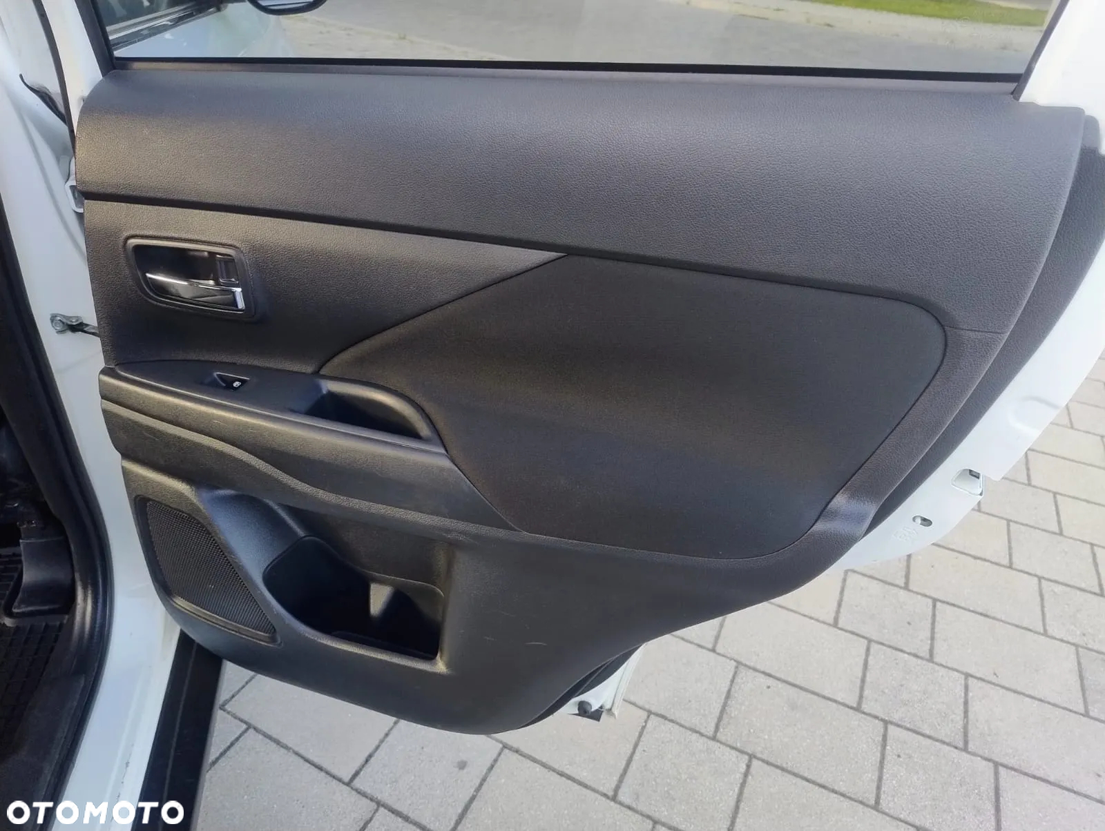 Mitsubishi Outlander 2.0 Intense 4WD CVT - 27
