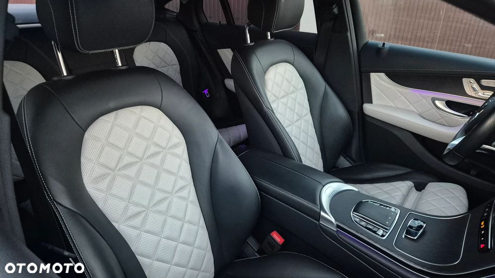 Mercedes-Benz GLC 300 d 4Matic 9G-TRONIC AMG Line - 29