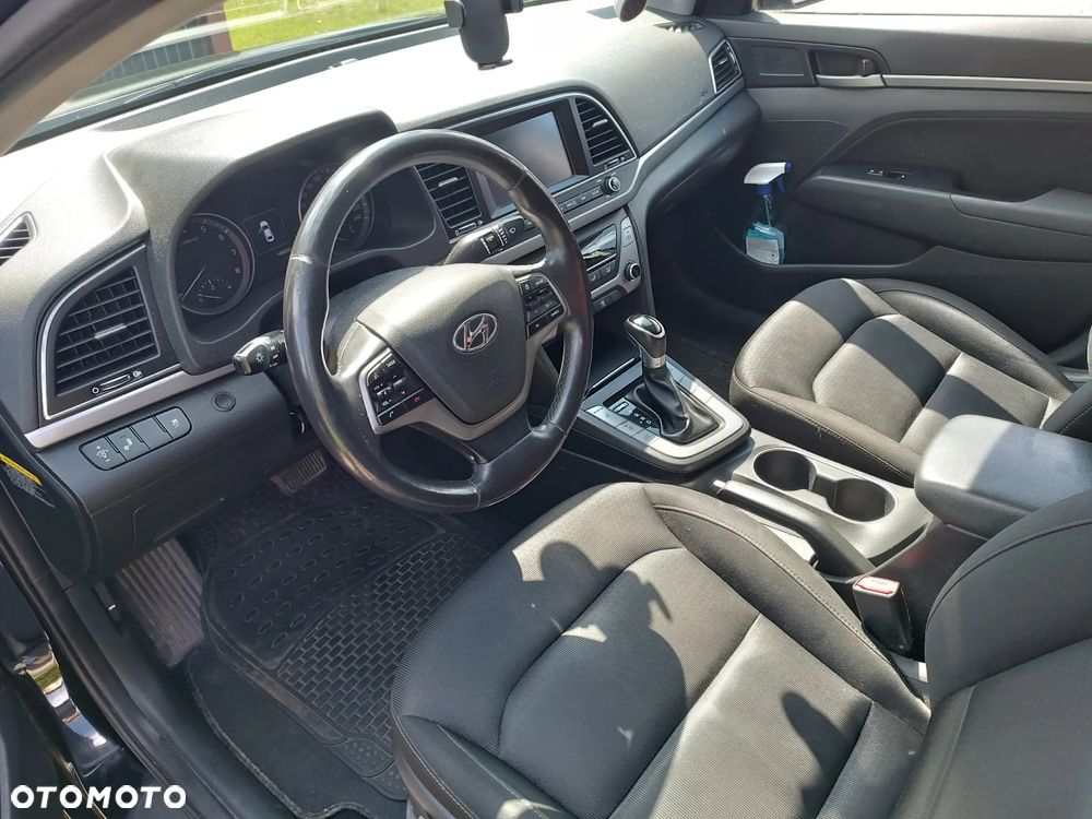 Hyundai Elantra - 2