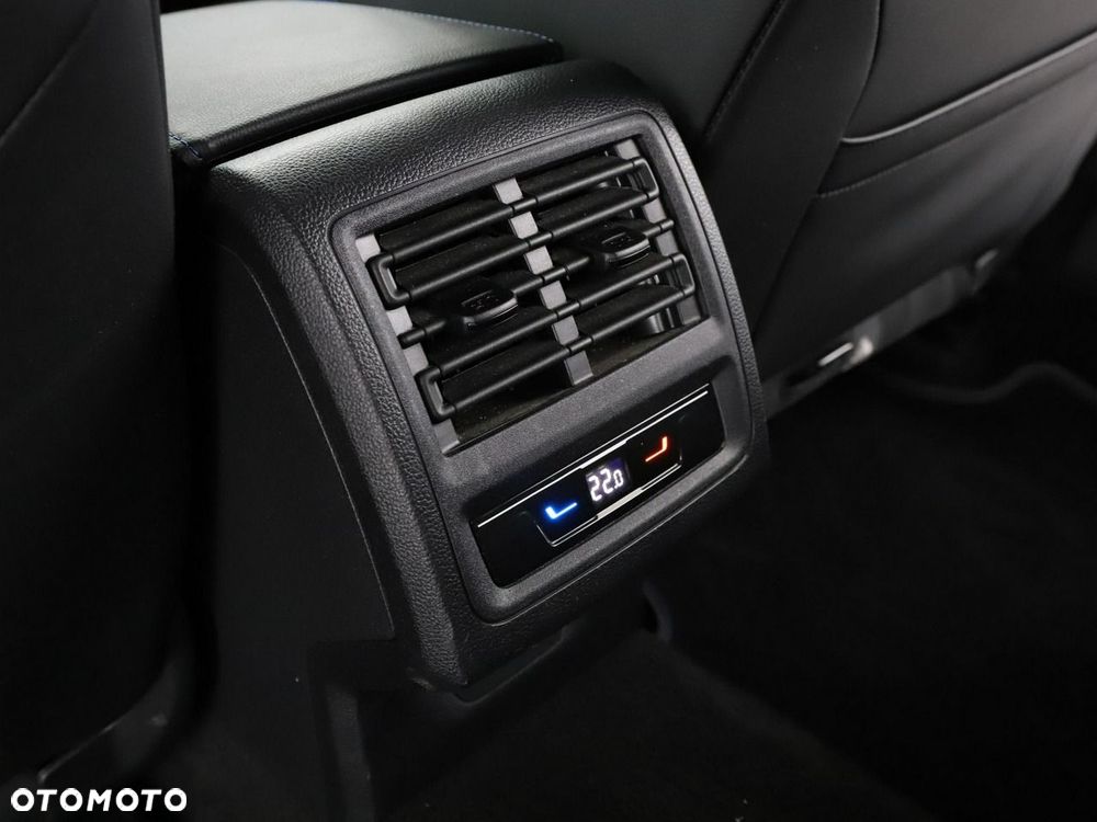 Volkswagen Golf 2.0 TSI 4Motion R DSG - 39