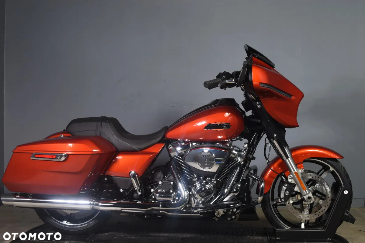 Harley-Davidson Touring Street Glide - 2