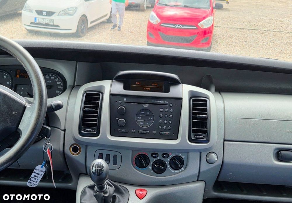 Opel Vivaro - 11