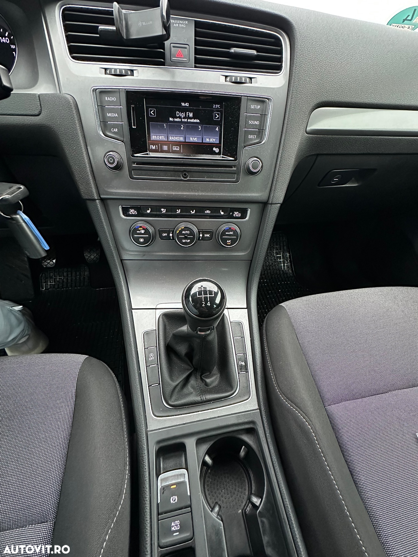 Volkswagen Golf 1.6 TDI BlueMotion Comfortline - 6