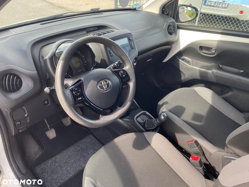 Toyota Aygo x - 28