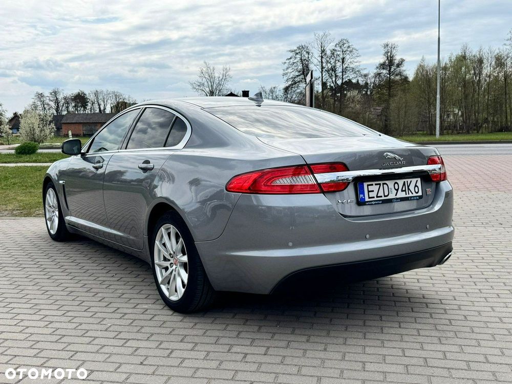 Jaguar XF 2.2 D Luxury - 13
