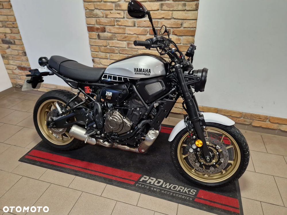 Yamaha XSR - 27