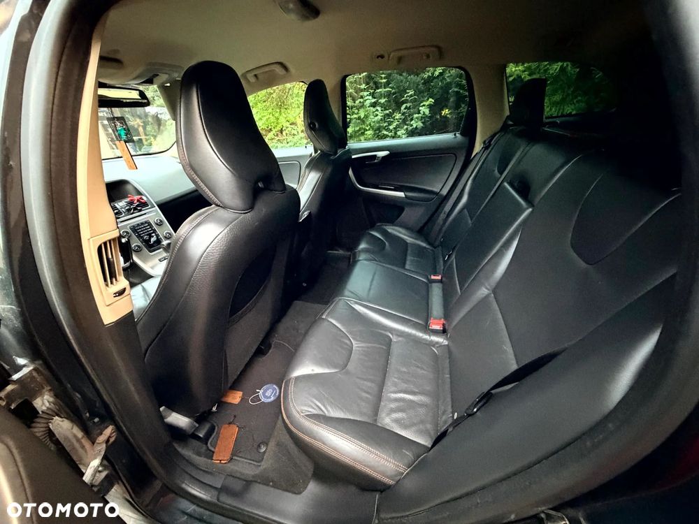 Volvo XC 60 T6 AWD Momentum - 10