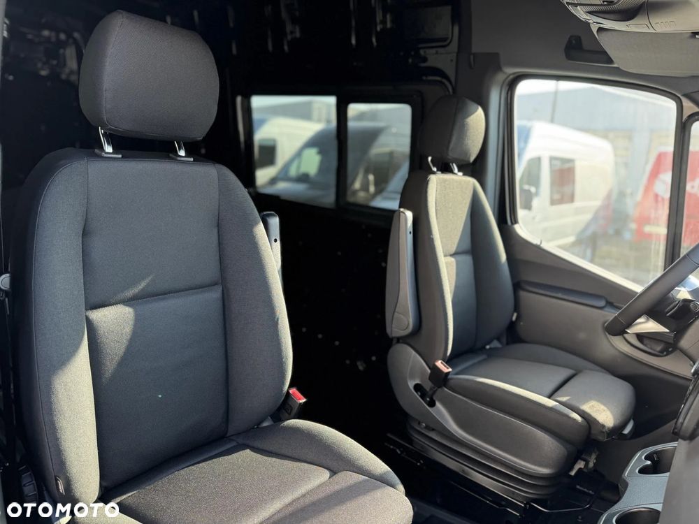 Mercedes-Benz Sprinter - 12