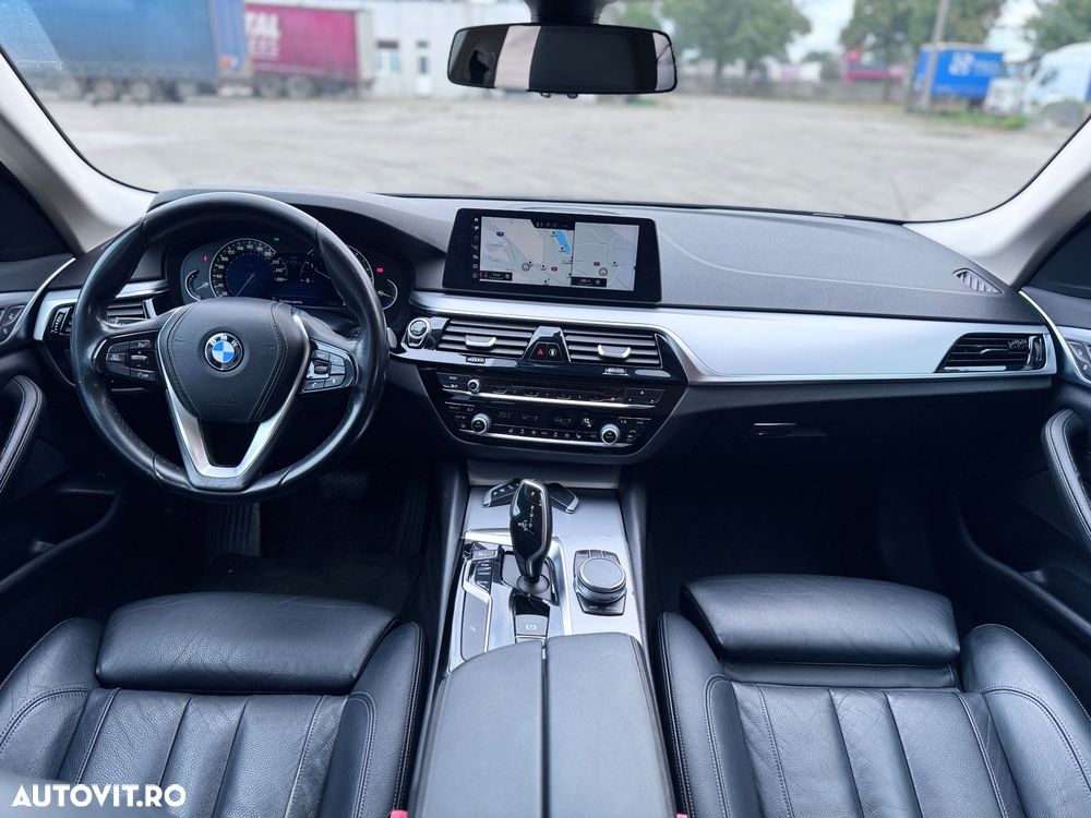 BMW Seria 5 520i AT - 11