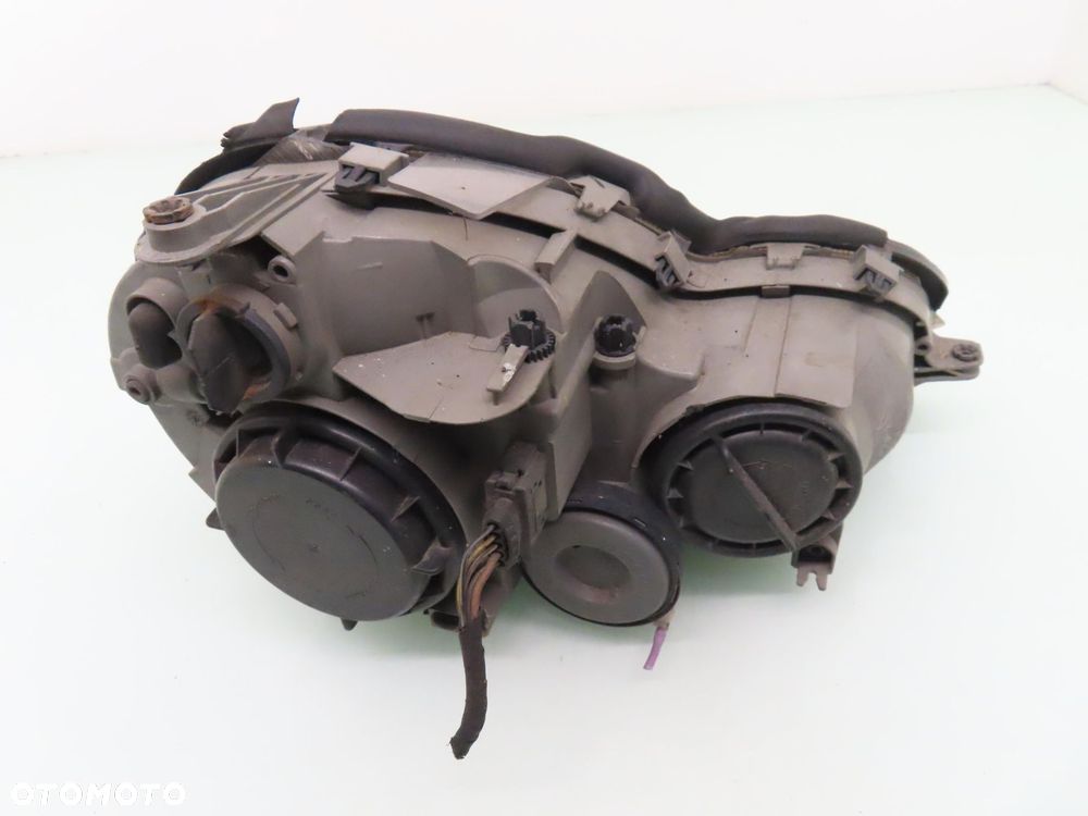 LAMPA LEWA PRZEDNIA MERCEDES CL203 COUPE - 4