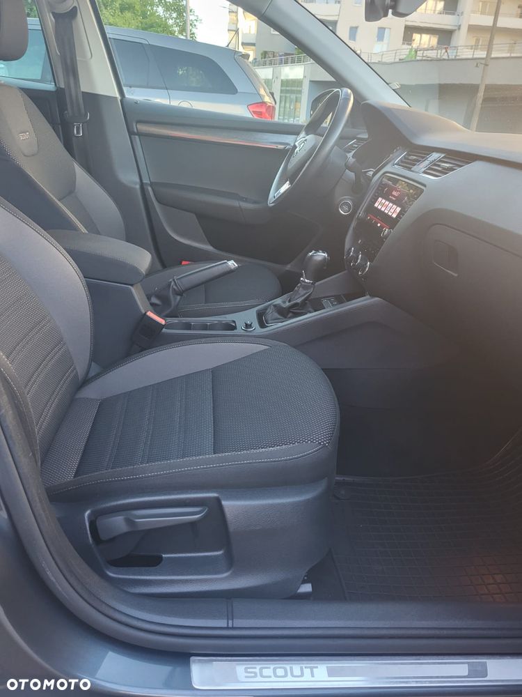 Skoda Octavia Scout 2.0 TDI 4x4 DSG - 22