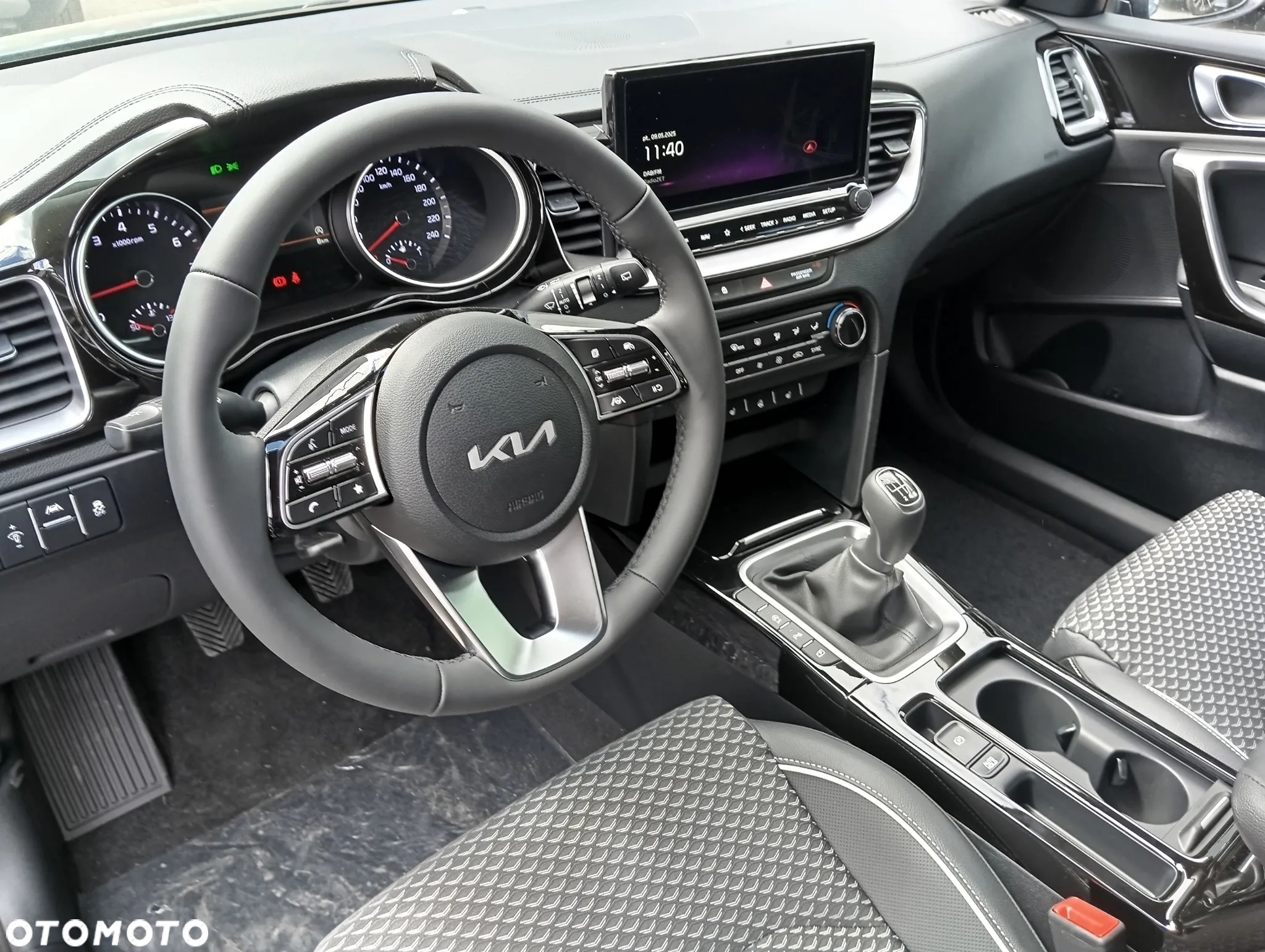 Kia Ceed - 10