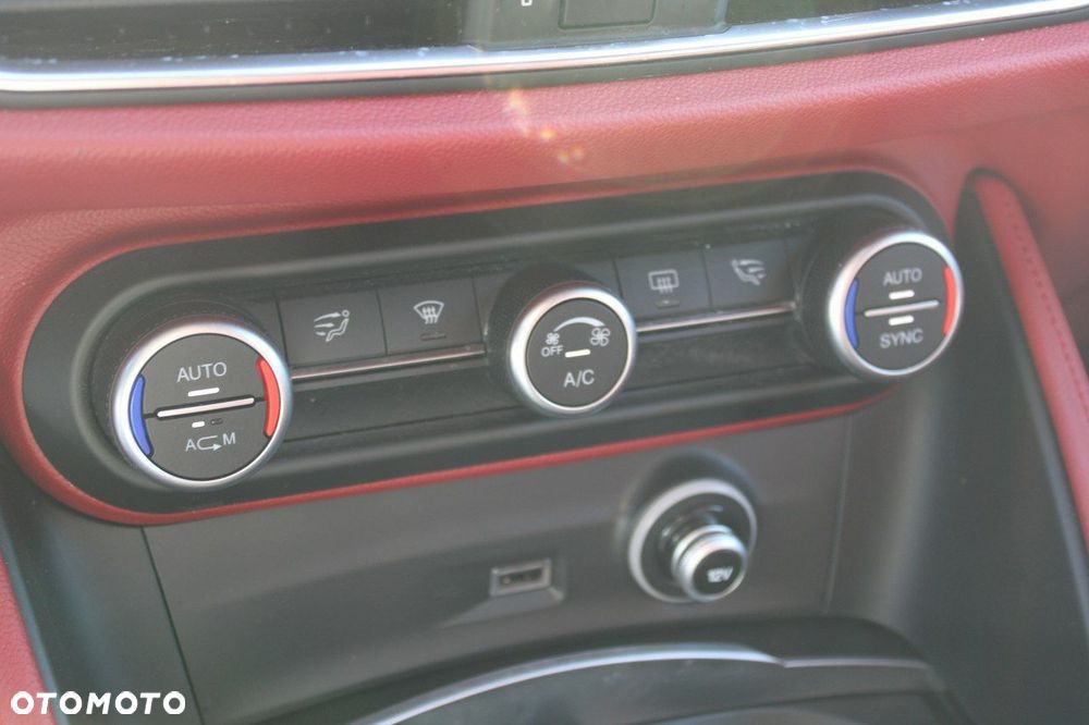 Alfa Romeo Stelvio - 29