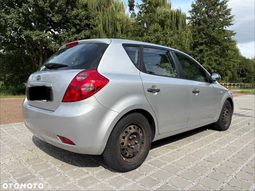 Kia Ceed - 4