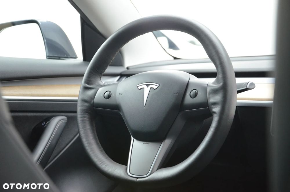 Tesla Model 3 Standard Reichweite Plus Hinterradantrieb - 17