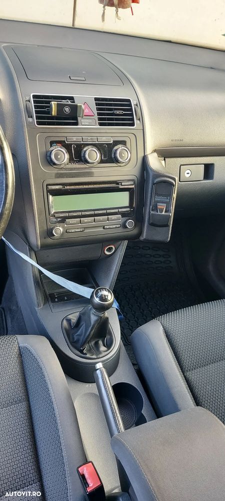 Volkswagen Touran - 11
