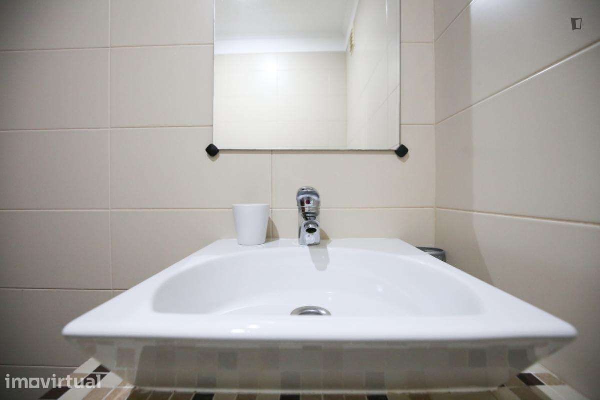 Quarto - localizado em Carnide Lisbon - Grande imagem: 3/26