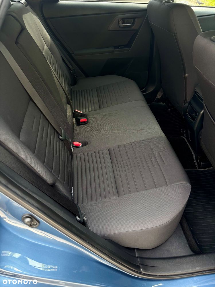 Toyota Auris 1.6 Premium + - 16