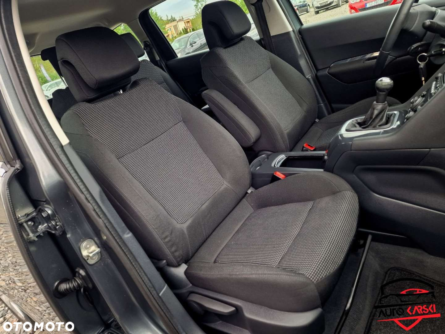 Peugeot 5008 - 24