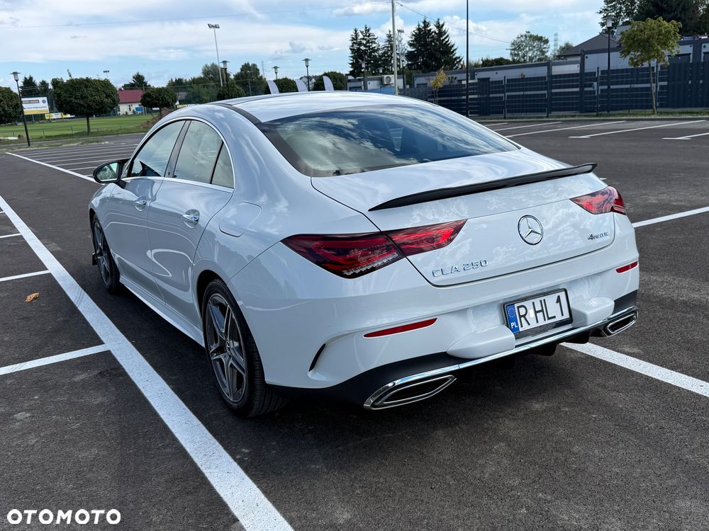 Mercedes-Benz CLA 250 4Matic 7G-DCT AMG Line - 3