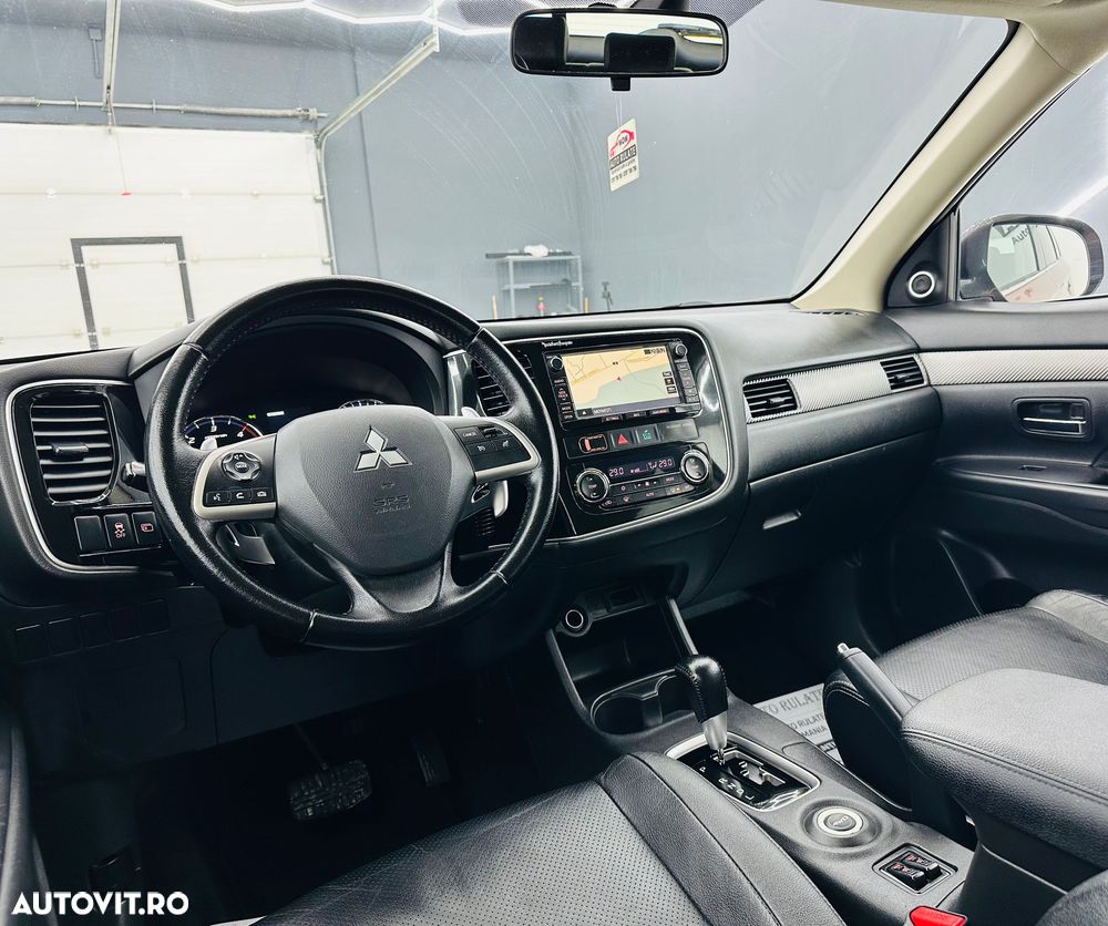 Mitsubishi Outlander 2.2 DI-D 4WD Automatik Diamant Edition - 19