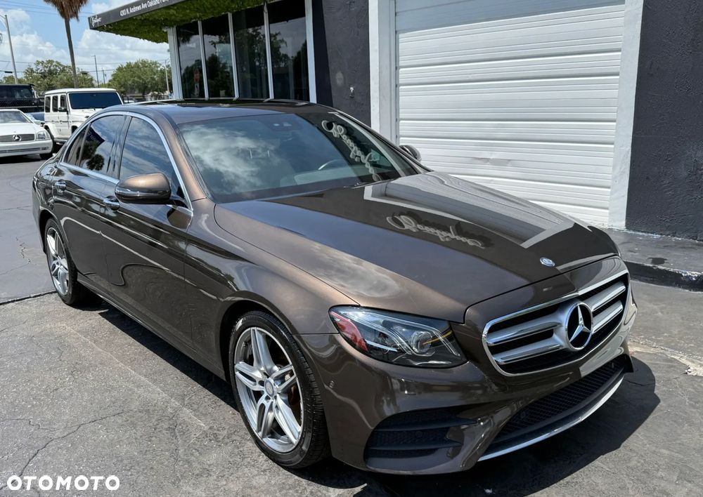 Mercedes-Benz Klasa E 300 9G-TRONIC AMG Line - 6