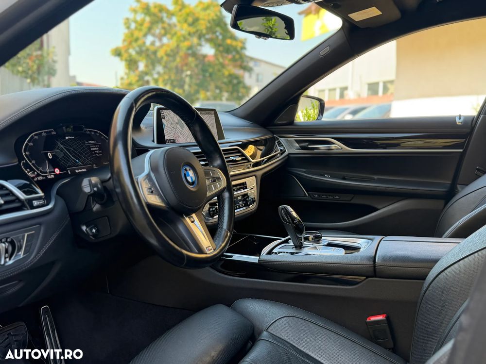 BMW Seria 7 745e - 11