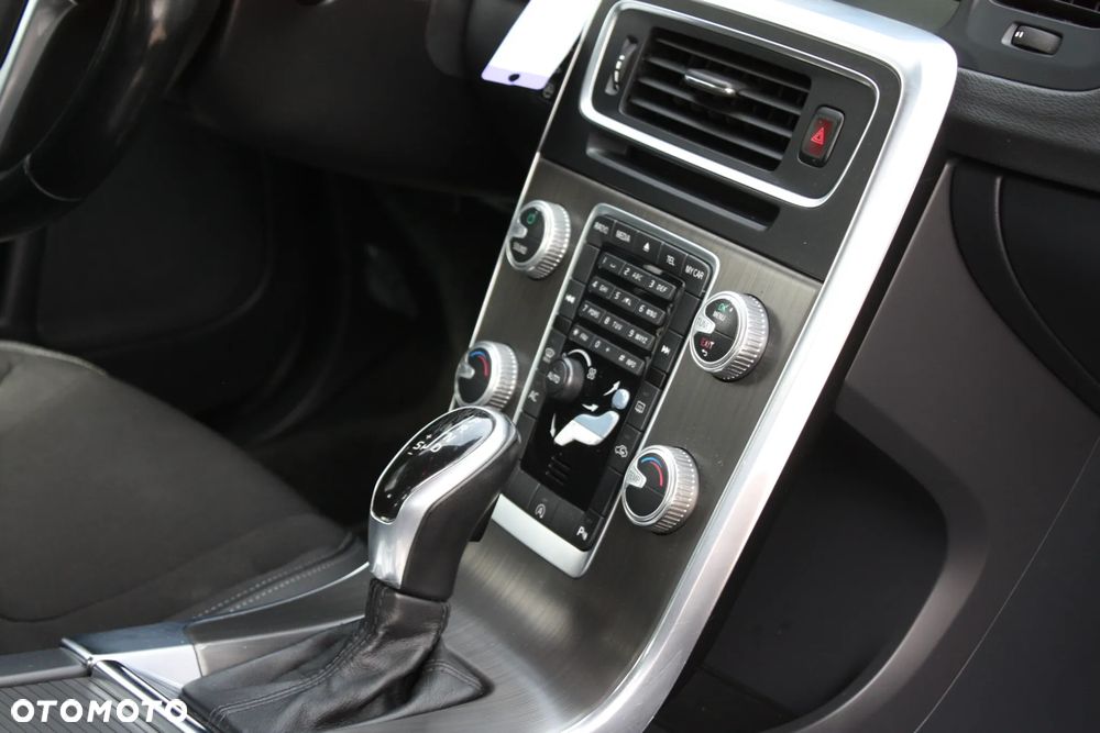 Volvo S60 D3 Geartronic Momentum - 28