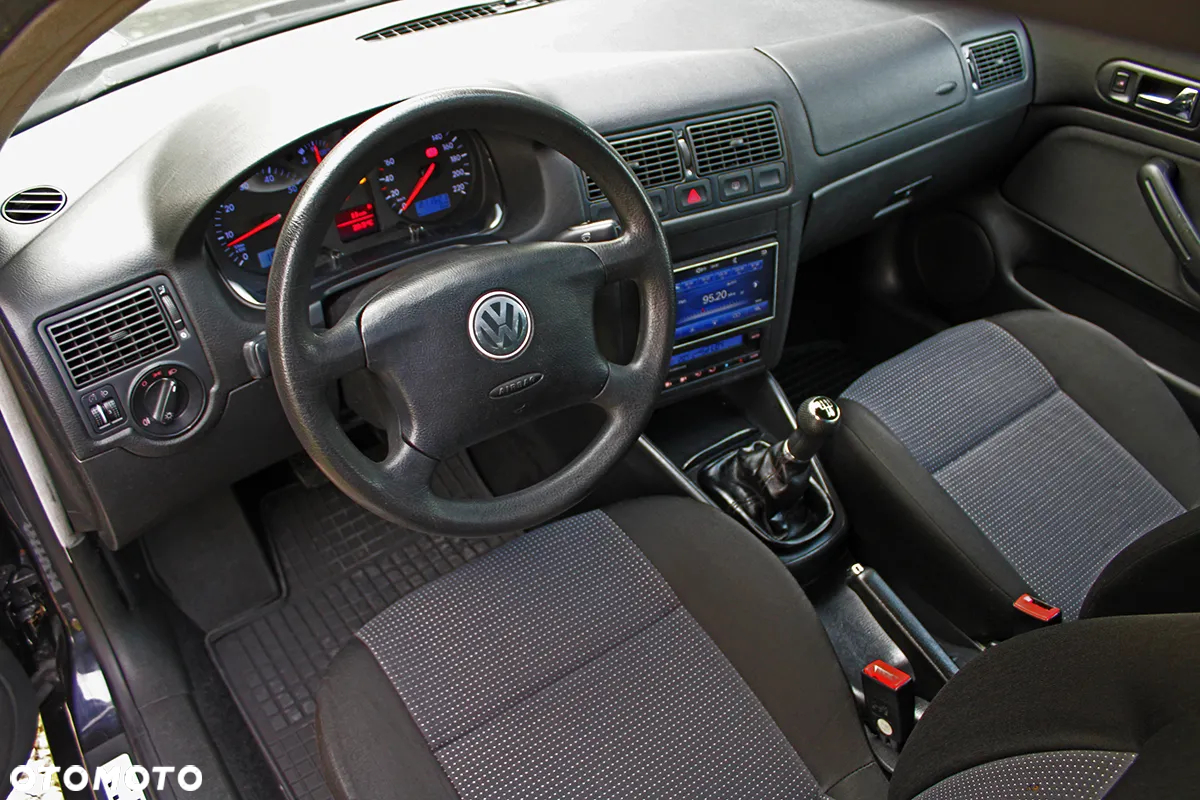 Volkswagen Golf - 23