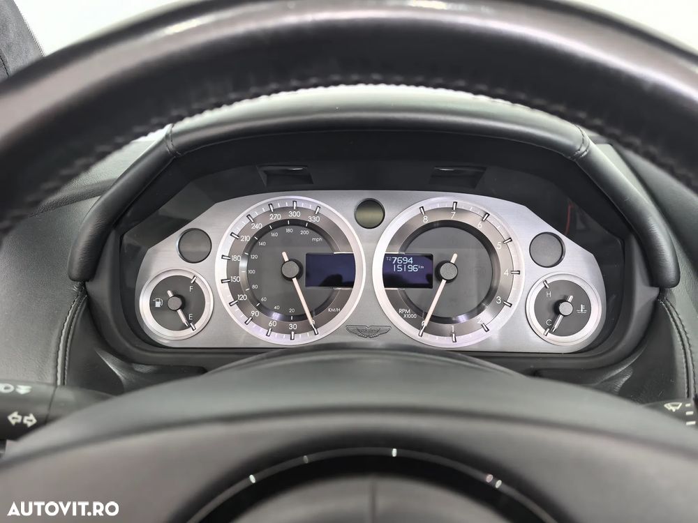 Aston Martin V8 Vantage S - 27