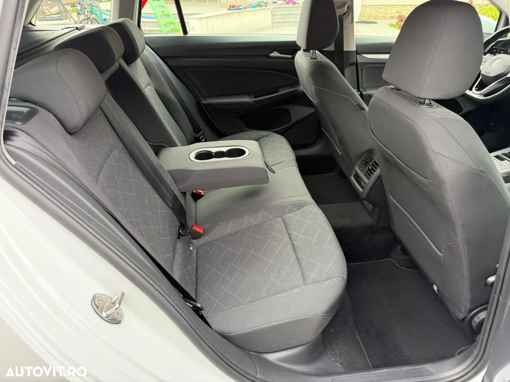 Volkswagen Golf - 10