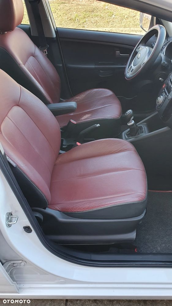 Kia Venga 1.6 CVVT Titanium Collection - 19