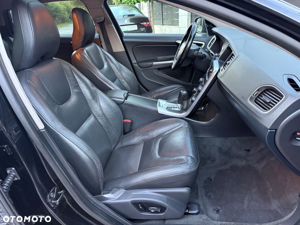 Volvo V60 T6 AWD Geartronic Momentum - 31