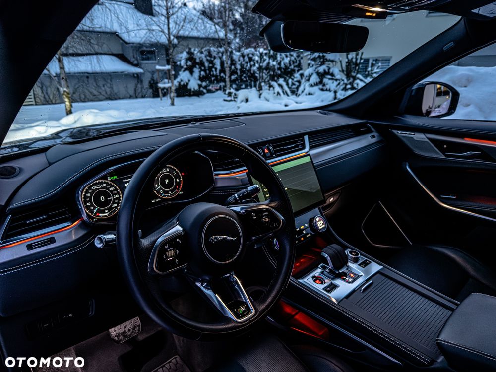 Jaguar F-Pace P400 AWD R-Dynamic S - 24