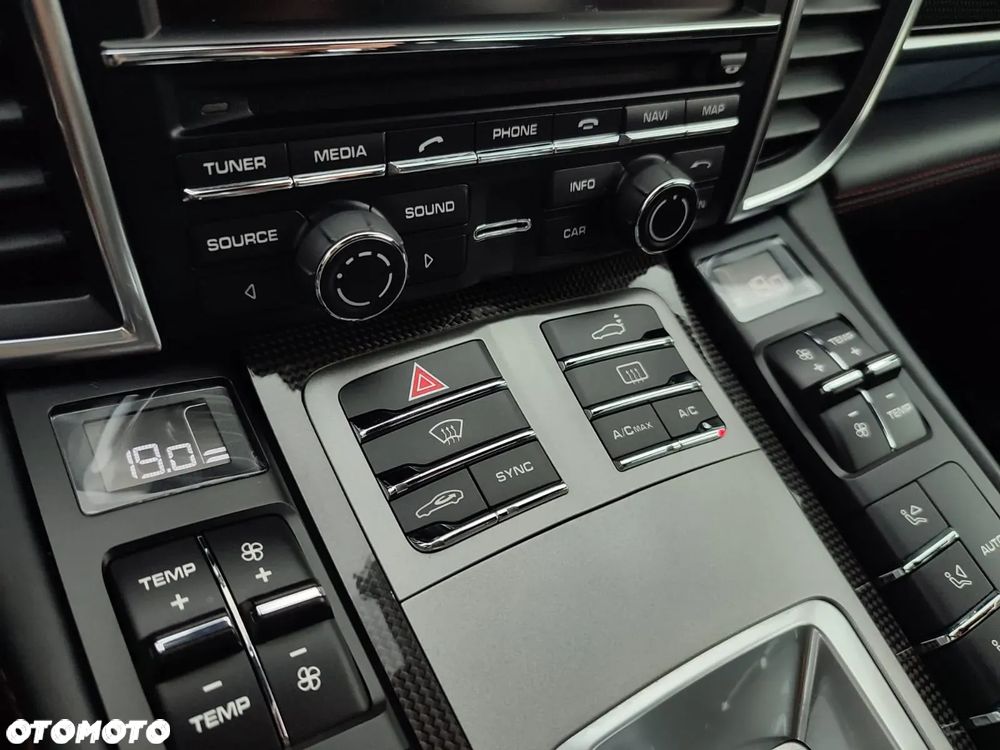 Porsche Panamera 4S - 28