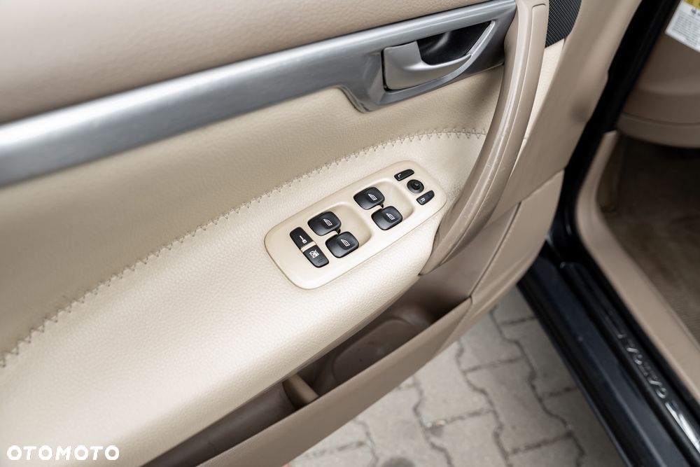 Volvo XC 70 AWD Momentum - 24
