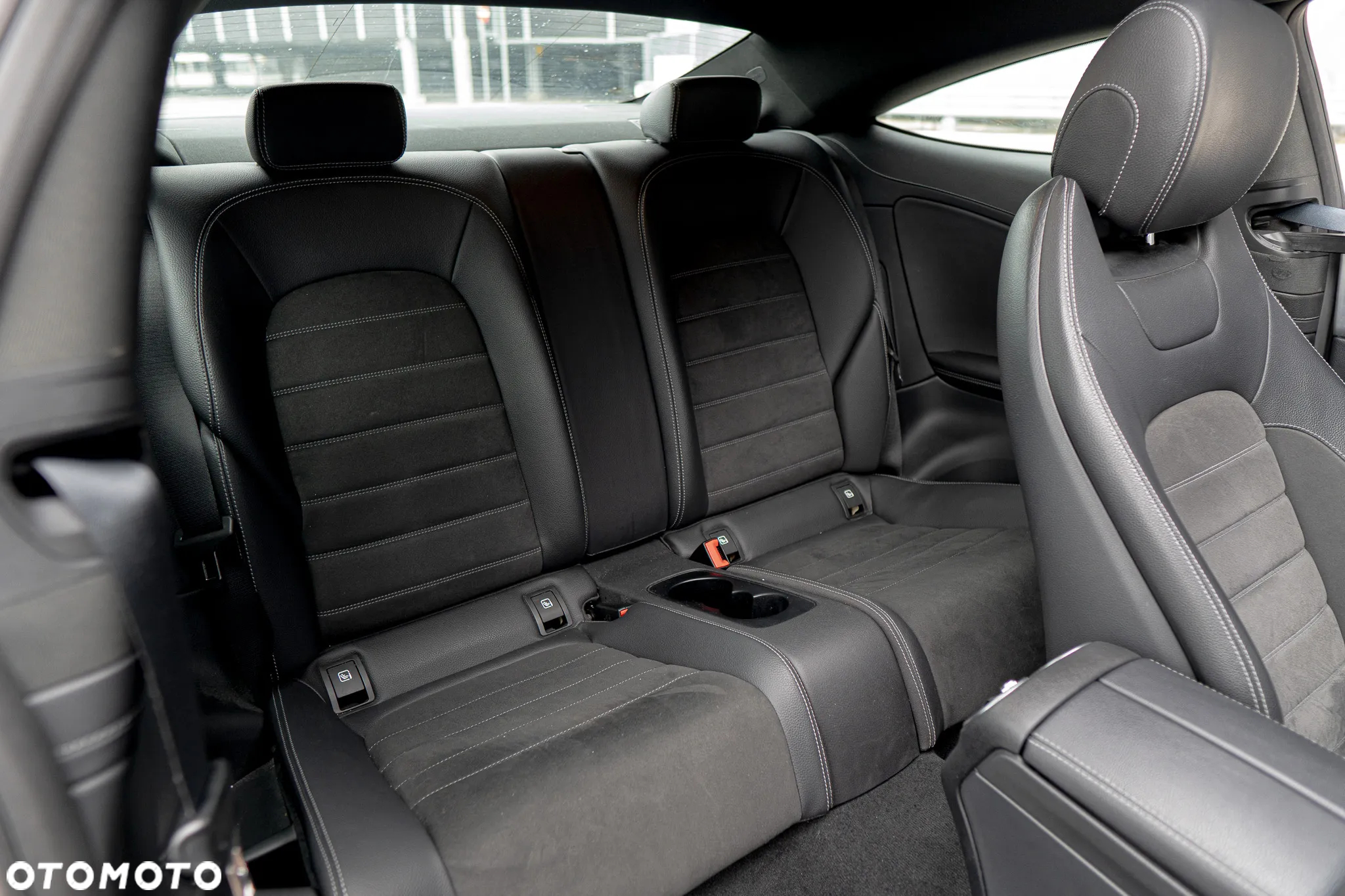 Mercedes-Benz Klasa C 220 d Coupe 4Matic 9G-TRONIC AMG Line - 36