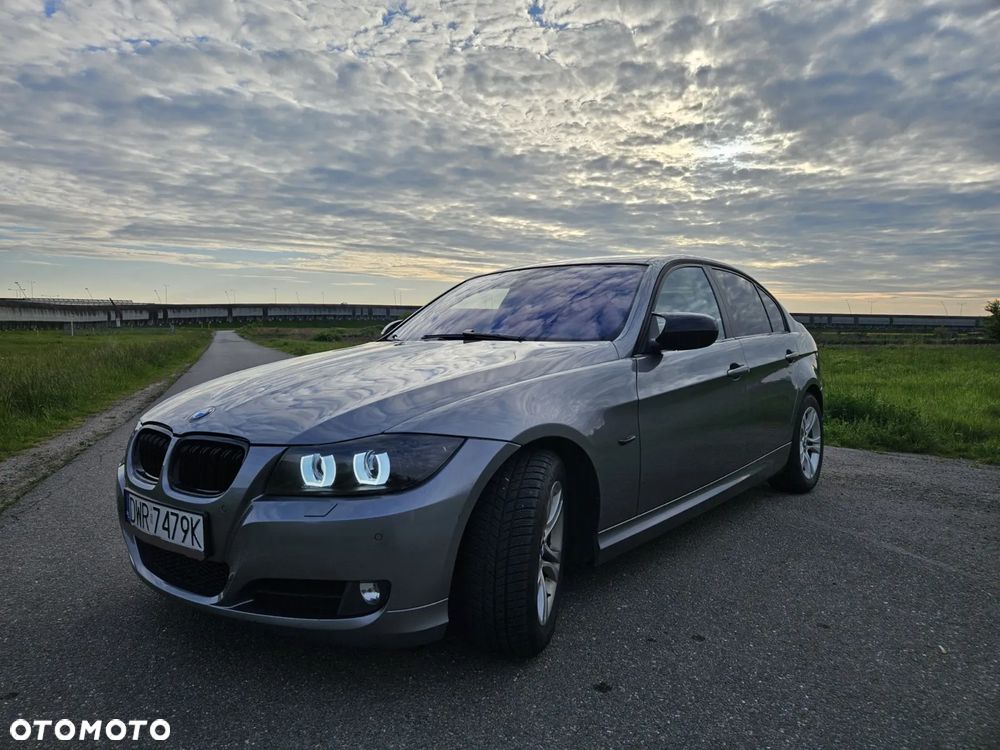 BMW Seria 3 318i - 1