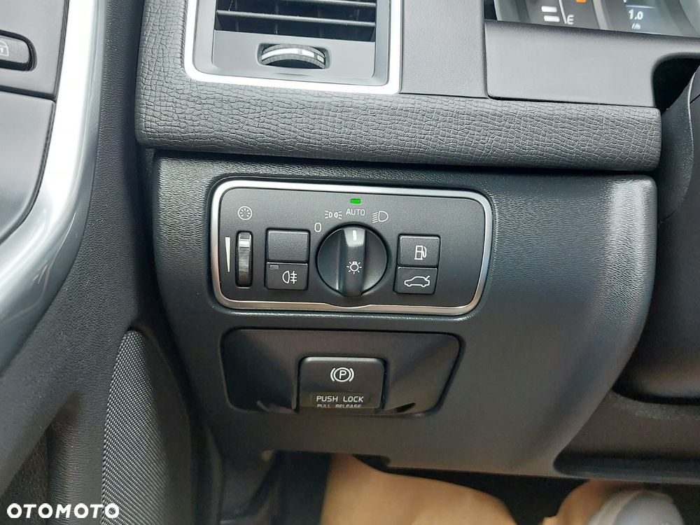 Volvo XC 60 D4 AWD Momentum - 15