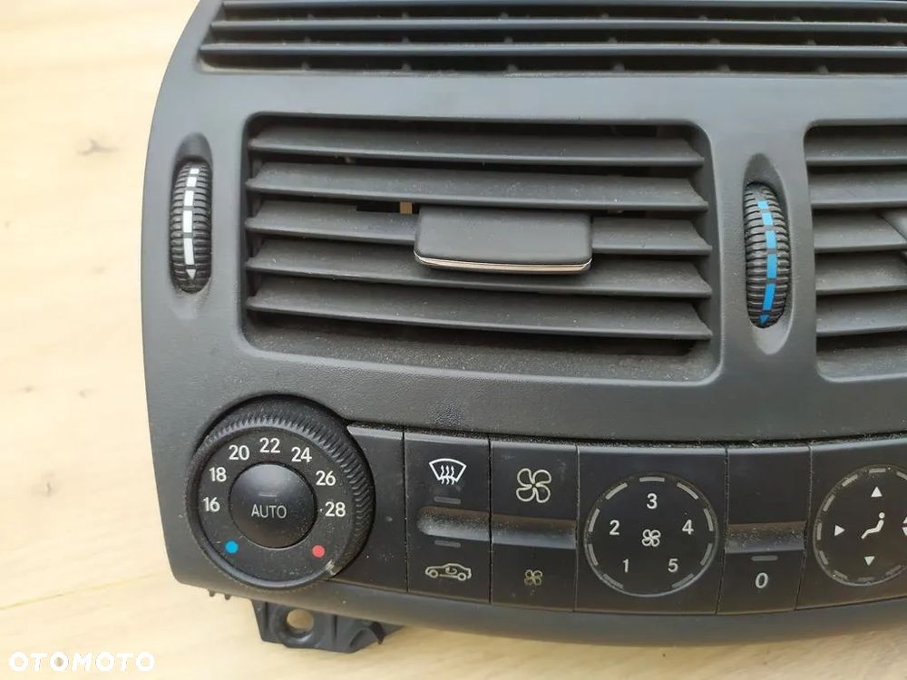 MERCEDES W211 KRATKA ŚRODKOWA NAWIEWU CZARNA IGŁA - 2