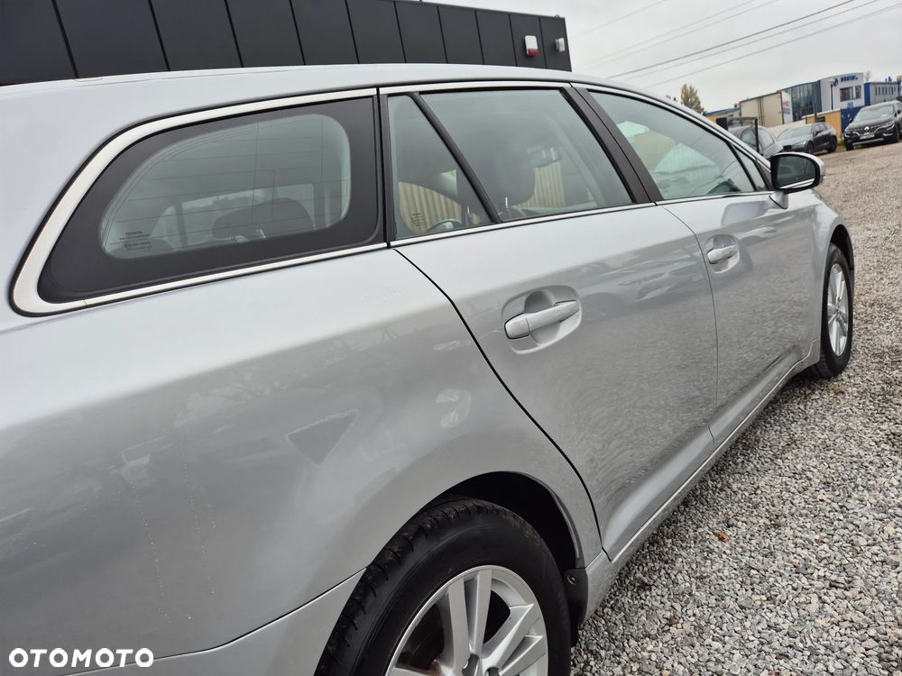 Toyota Avensis Touring Sports 1.8 Comfort - 22