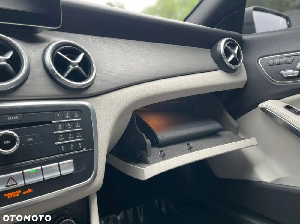 Mercedes-Benz CLA 250 4-Matic AMG Line - 12