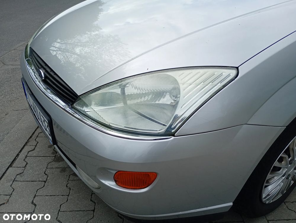 Ford Focus Ghia - 13
