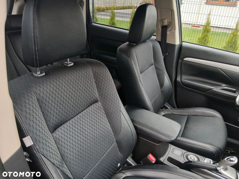 Mitsubishi Outlander - 16