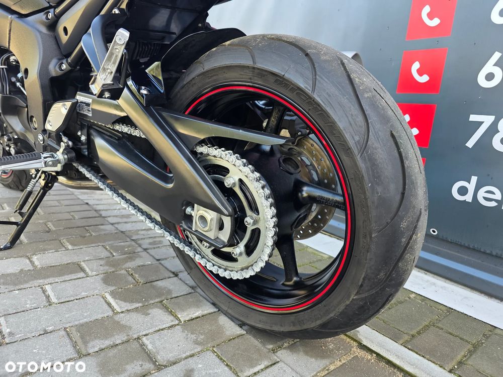 Yamaha FZ8 - 7