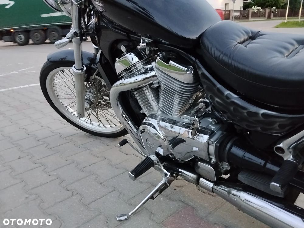 Suzuki Intruder - 10