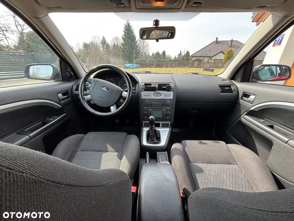 Ford Mondeo 2.0 TDCI DPF Ambiente - 10