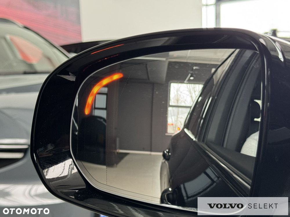 Volvo XC 60 B5 B AWD Plus Dark - 22