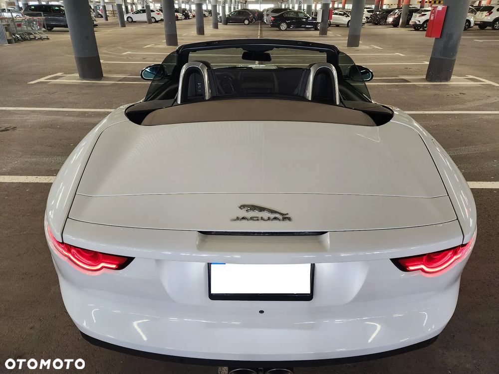 Jaguar F-Type Chequered Flag - 6