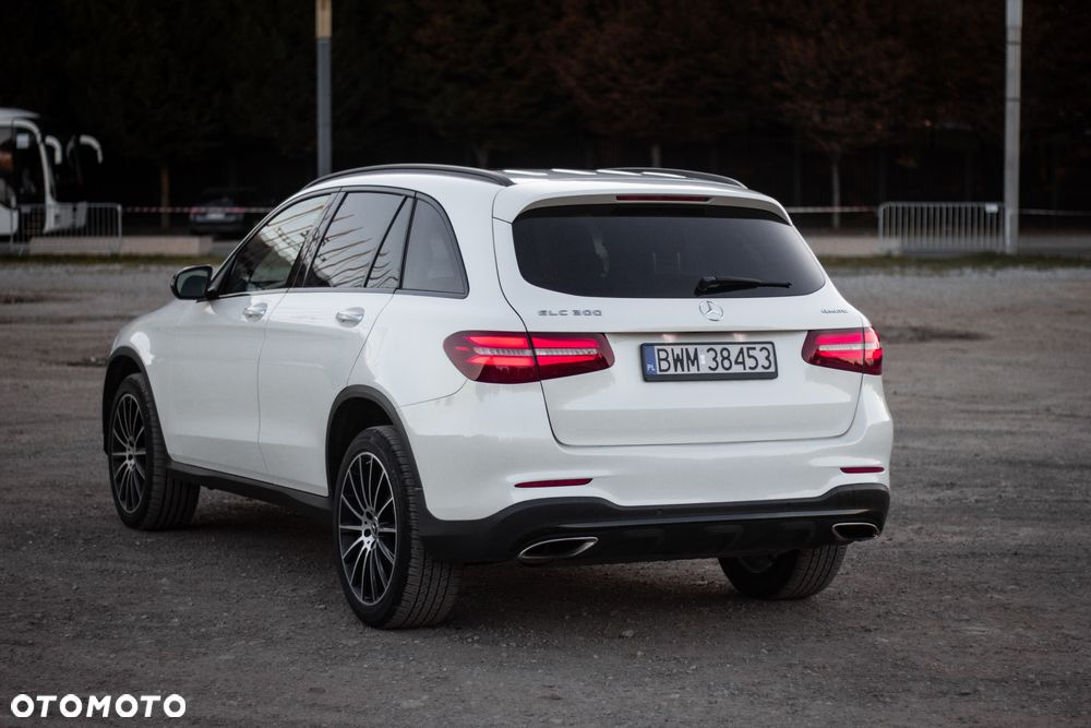 Mercedes-Benz GLC 300 4Matic 9G-TRONIC AMG Line - 18